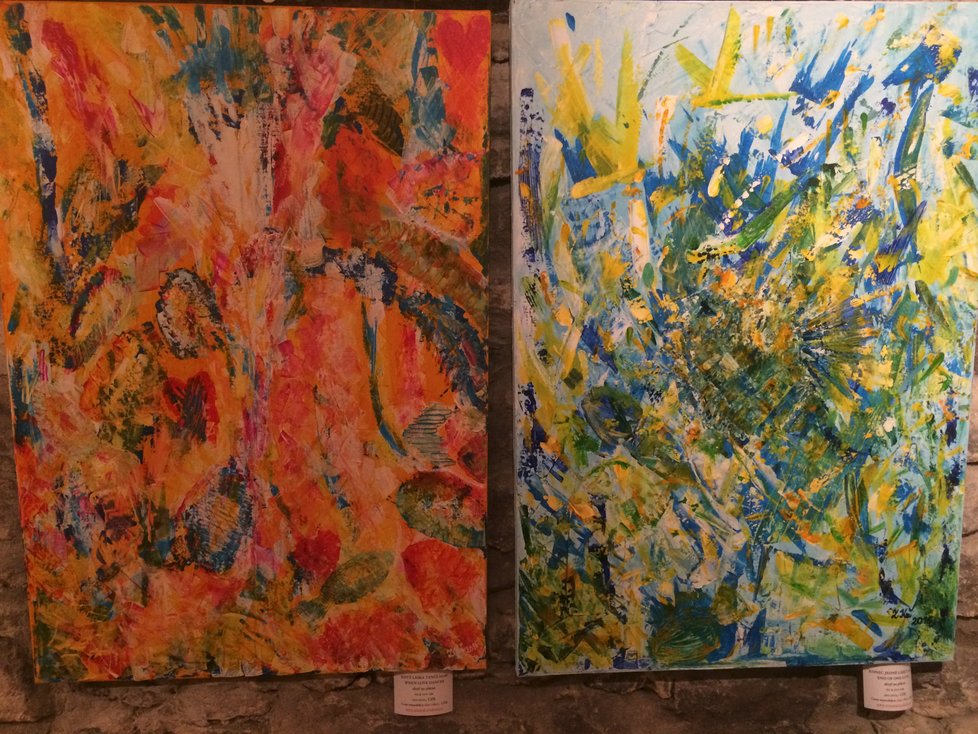 Diptych obrazů, které autorka pojmenovala symbolicky. Nalevo je Když láska tančí, vedle něho Konec jedné lásky.