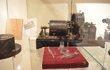 30. léta: Polarografická souprava objevitele Jaroslava Heyrovského. Jde o vynález z roku 1924.