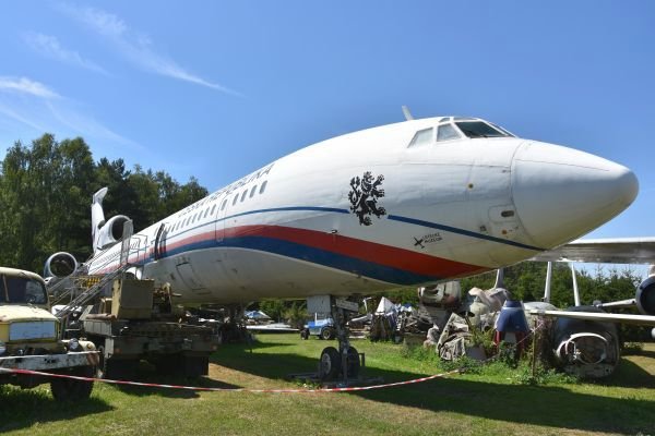 Jen na dvou místech v Česku jsou k vidění všechny typy stíhaček MiG, a to v leteckém muzeu v Praze-Kbelích a Tarantíků na zahradě.