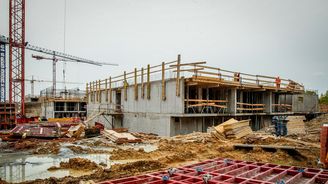 Největší developer v Česku zastavuje novou výstavbu. Ceny rostou, trh je přehřátý Největší developer v Česku zastavuje novou výstavbu. Ceny rostou, trh je přehřátý