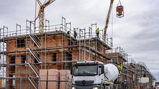 Central Group čeká na levnější stavby. Na podzim chce rozjet 2000 bytů Central Group čeká na levnější stavby. Na podzim chce rozjet 2000 bytů