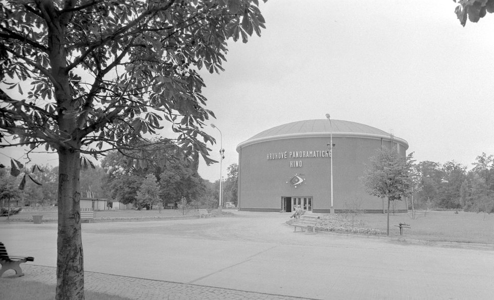 Na jaře před 61 lety nikdo netušil, jaký osud čeká zbrusu nové panoramatické kino na Výstavišti.