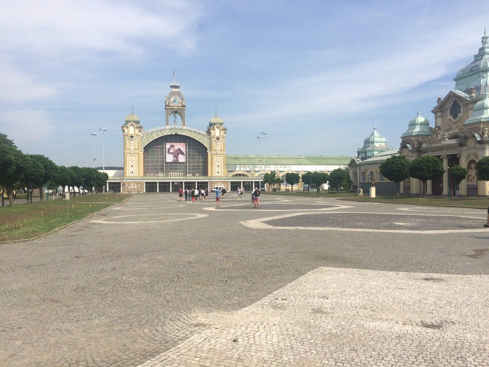 Před Průmyslovým palácem by mělo vyrůst náměstí.