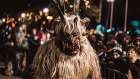 Jedni chtějí řev, oheň a adrenalin. Druzí pohodu, svařák a dárky s příběhem. Praha letos nabízí obojí – Krampus show na Výstavišti a advent v Holešovické tržnici...