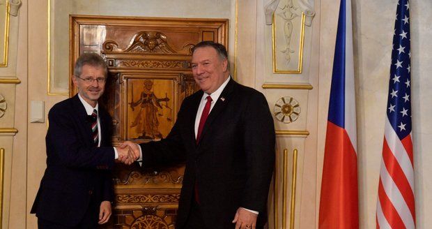 Pompeo před Babišem zdvihl prst na Čechy. A Vystrčilovi vysekl poklonu za Tchaj-wan