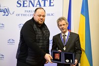 Konference EU: Pekarová večeří s šéfkami parlamentů, Vystrčil přijal vyznamenání Ukrajiny