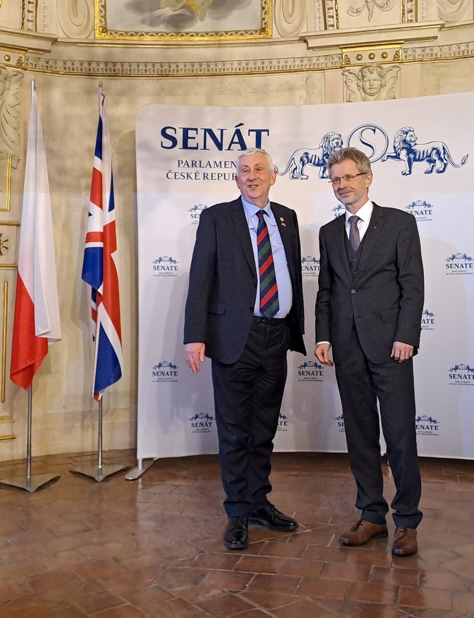 Předseda Senátu Miloš Vystrčil (ODS) a předseda dolní komory britského parlamentu Lindsay Hoyle, 23. dubna 2023, Praha