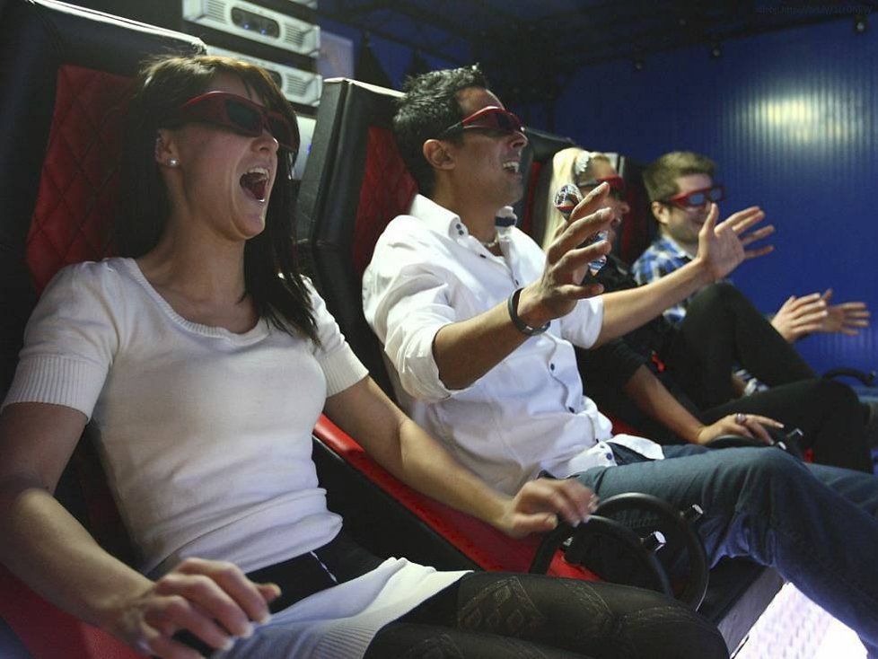 V unikátním 5D kině, v němž se sedačky pohybují, fouká vítr nebo stříká voda, nebudou oceněny jen děti.