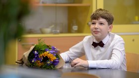 Některým žákům a studentům už začaly prázdniny. Ředitelé využili svých pravomocí a rozdali dětem na konec června dny volna. (26. 6. 2020)