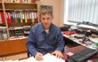 Michal Cholek (51), ředitel základní školy v Želechovicích, letos podepsal »jen« pět set vysvědčení.