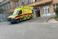 V nemocnici na Bulovce se zřítil výtah plný lidí! Hasiči zachránili 13 osob