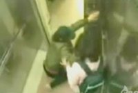 Školačka ve výtahu zmlátila násilníka