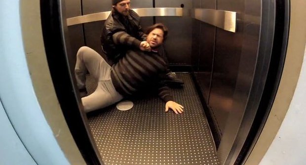 Vražedný experiment ve výtahu