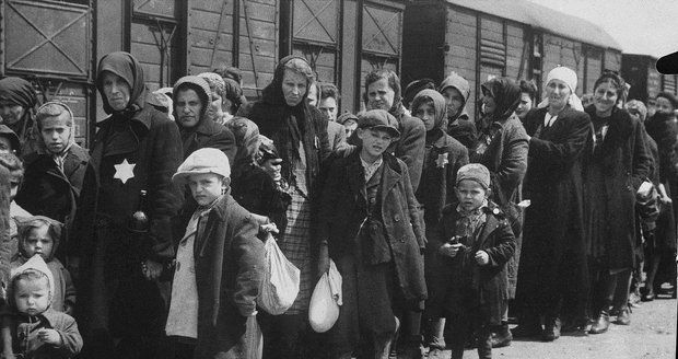 Přežila lodžské ghetto, Osvětim i pochod smrti: Vychází deník „polské Anny Frankové“