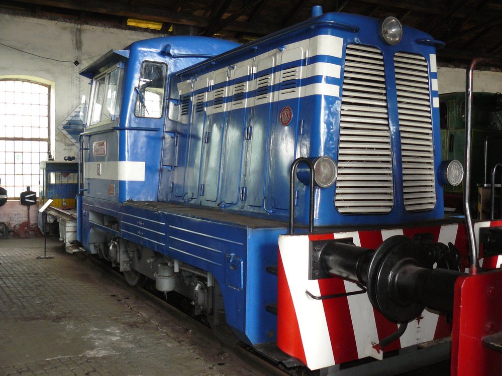 Posunovací lokomotiva T211