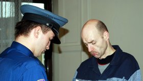 Obžalovaný Radek Vytouch (40) dnes za pokus o vraždu schytal 12 let vězení, loni v červnu pobodal ve Vyškově vilného pana domácího, který laškoval ve vaně s Vytouchovou družkou.