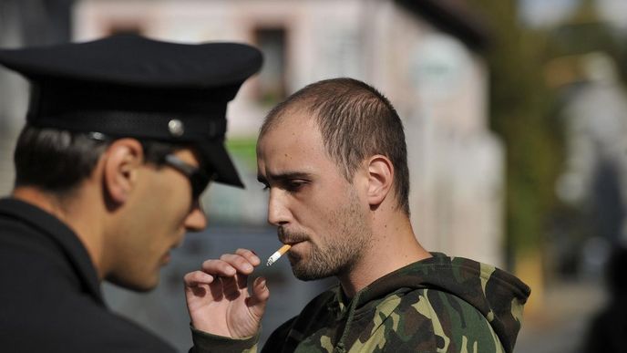 Výtržník si po střelbě na prezidenta v klidu zapálil cigaretu