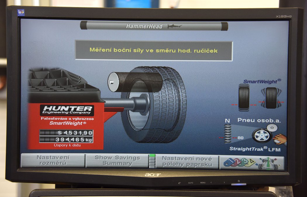 Chytrý stroj měří také tah do strany, který vzniká mezi špatně sjetou pneumatikou a vozovkou.