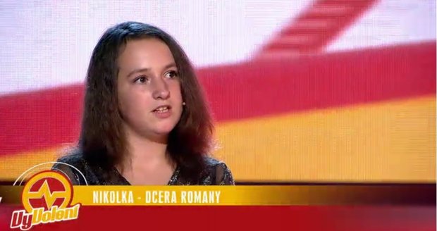 Nikola (12) se nedala a svou mamču Romanu i přes její televizní výstřelky podržela.