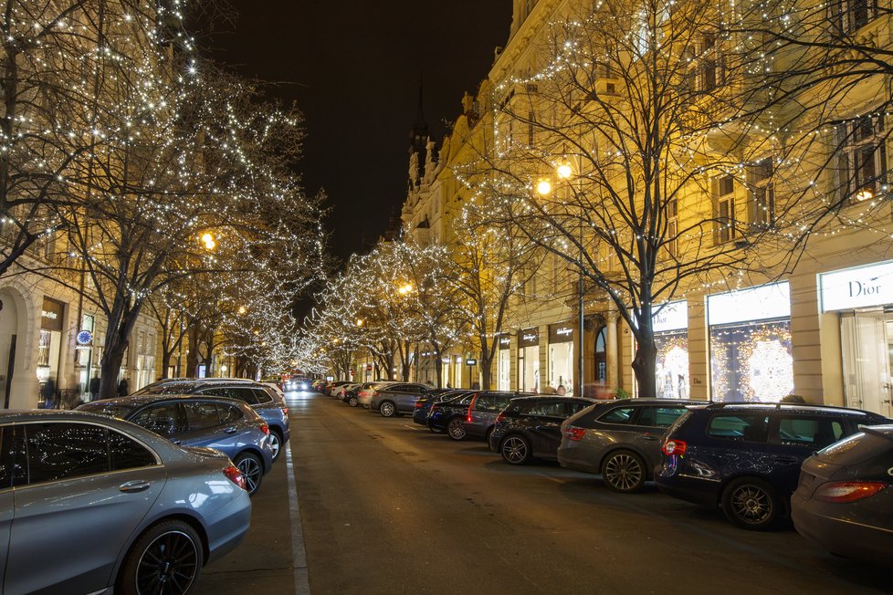 Takto vypadá vánoční výzdoba v Praze 2020.