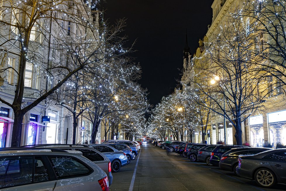 Takto vypadá vánoční výzdoba v Praze 2020.