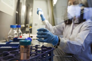 Čeští vědci našli látku, která může léčit rakovinu. Ukrývala se v peruánské hlíně
