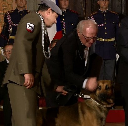 Dojemný ceremoniál předání medaile