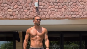 Sportovní trenér Dmitrij Nuyanzin na cestě za přibíráním v rámci výzvy