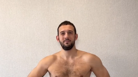 Sportovní trenér Dmitrij Nuyanzin na cestě za přibíráním v rámci výzvy