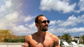 Sportovní trenér Dmitrij Nuyanzin na cestě za přibíráním v rámci výzvy