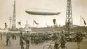 Slavná vzducholoď Zeppelin LZ 129 „Hindenburg“ byla největším létajícím strojem všech dob. Před 80 lety ji však postihla ničivá tragédie, která ukončila i celou éru vzducholodí. Připomeňte si příběh Hindenburgu v komentované galerii dobových fotografií.