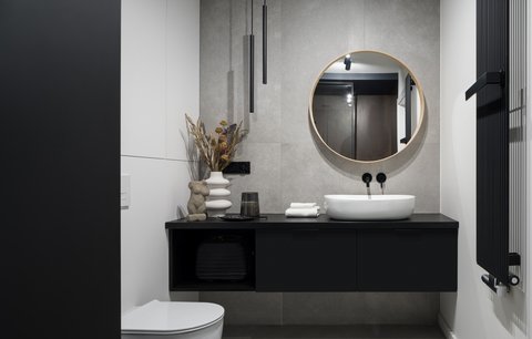 Trendy koupelny v černém: elegance a moderní vzhled