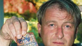 Vzkaz na březové kůře, starý 42 let, našel v láhvi v lese u Srní na Šumavě Václav Hanzlík ze Strakonic