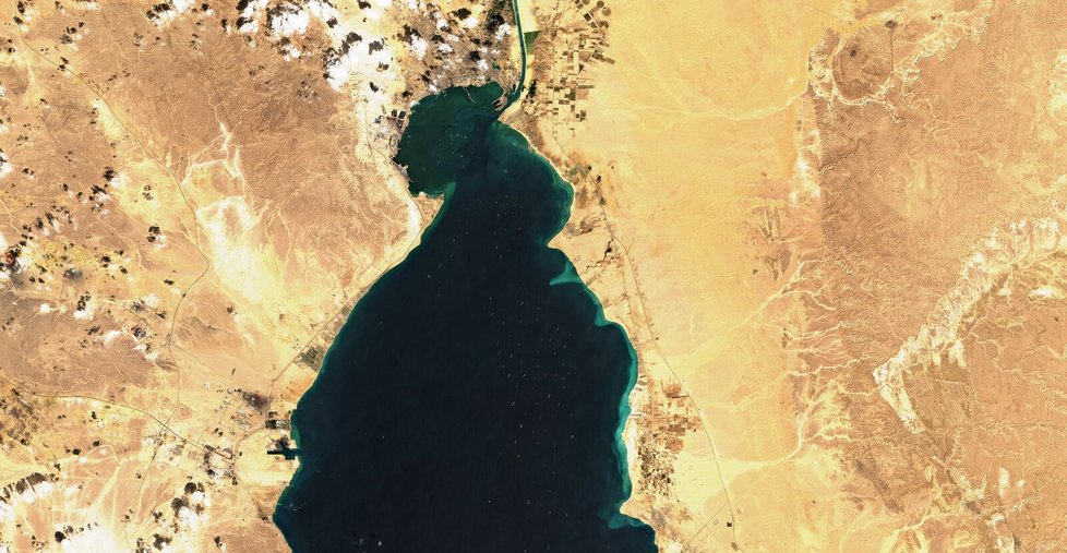 VZLUSAT-2: snímky lodí před Suezským průplavem