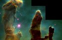 Jeden z nejslavnějších astronomických snímků. Hubblův dalekohled se podíval na oblast vzniku hvězd s názvem Pilíře stvoření, která se nachází v nitru Orlí mlhoviny.