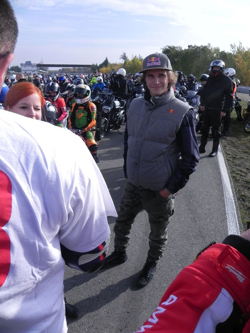 Mezi fanoušky se objevil i český motocyklový reprezentant Karel Hanika