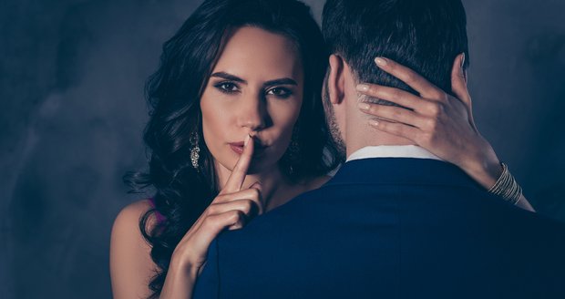 Bez zábran: Tyhle čtenářky loví chlapy, podvádí ty své a nevědí, co s tím vztahy