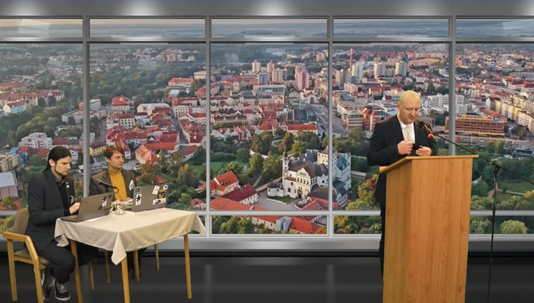 Kandidát na předsedu Pirátů senátor Lukáš  Wagenknecht na během svého projevu na celostátním sněmu strany (8.1.2022)