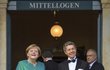 Německá kancléřka Angela Merkelová s manželem Joachimem Sauerem na zahájení Wagnerových slavností v německém Bayreuthu