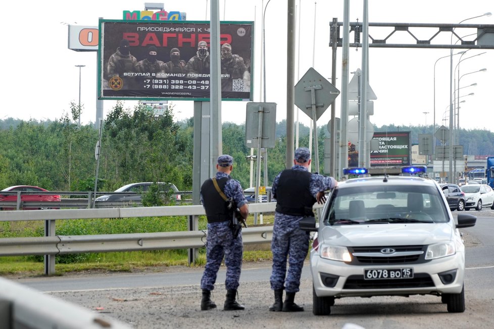 V Rusku se odstraňují náborové plakáty Wagnerovců (24. 6. 2023)