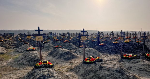 V Rusku se konal pohřeb Wagnerovců zabitých na Ukrajině. Prigožin vyhrožoval starostovi
