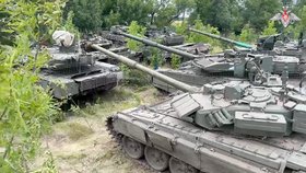 Ruská armáda přebírá wagnerovské zbraně (12. 7. 2023).