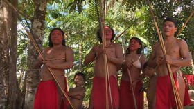 „Vydržíme do posledního člověka.“ Amazonský kmen brání těžařům v zničení pralesa
