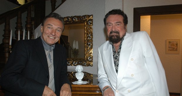 Zesnulý zpěvák Waldemar Matuška s Karlem Gottem