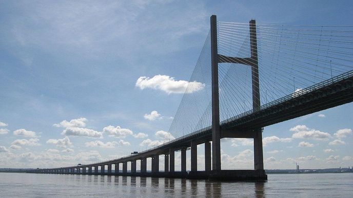 Wales může nově získat i kontrolu na dopravou (Most přes řeku Severn)