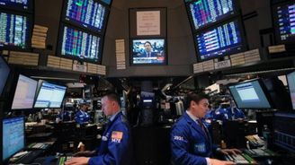 Na Wall Street je draho jako před krizí, více za akcie zaplatí jen v Dánsku a Irsku