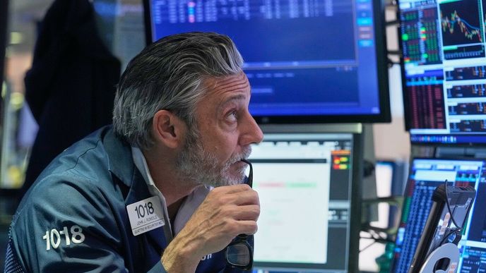 Výprodej na trzích nabírá tempo. Výprodej na trzích nabírá tempo.