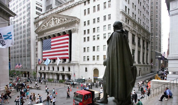 Newyorský Wall Street je symbolem amerického kapitalismu a centrem světového finančního dění.