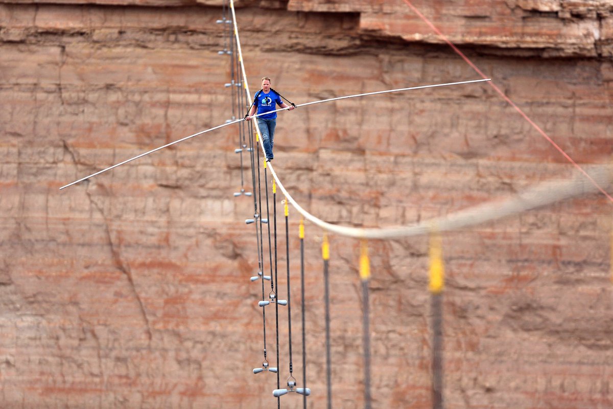 Kaskadér Wallenda a jeho kaskadérský kousek.