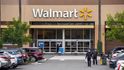 Majitelé Walmartu - rodina Waltonových - odprodali cenné papíry firmy v hodnotě 6,2 miliardy dolarů.